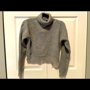 🇬🇧 Super cute, grey, cropped MISSGUIDED turtle neck breathable fabric
